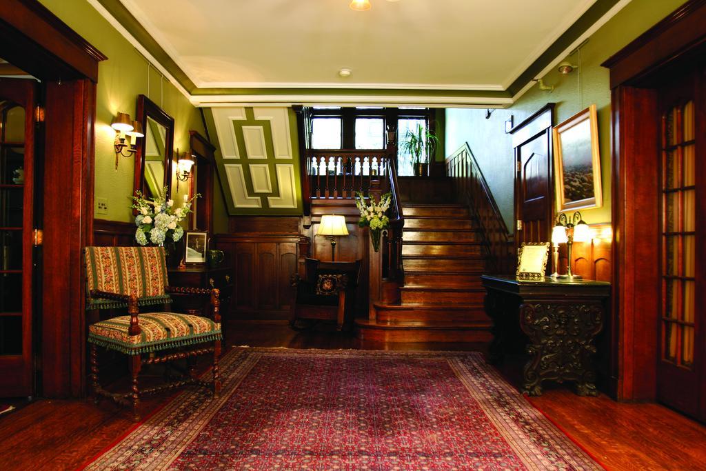 The Bertram Inn บรูคไลน์ ภายนอก รูปภาพ