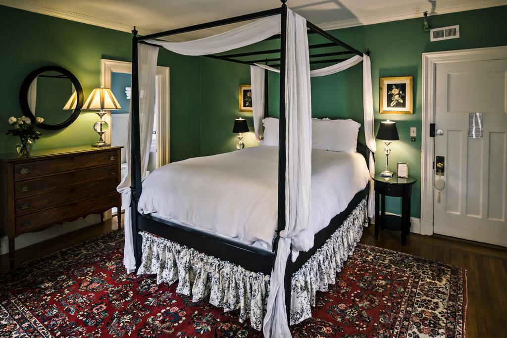 The Bertram Inn บรูคไลน์ ภายนอก รูปภาพ