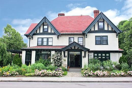 The Bertram Inn บรูคไลน์ ภายนอก รูปภาพ